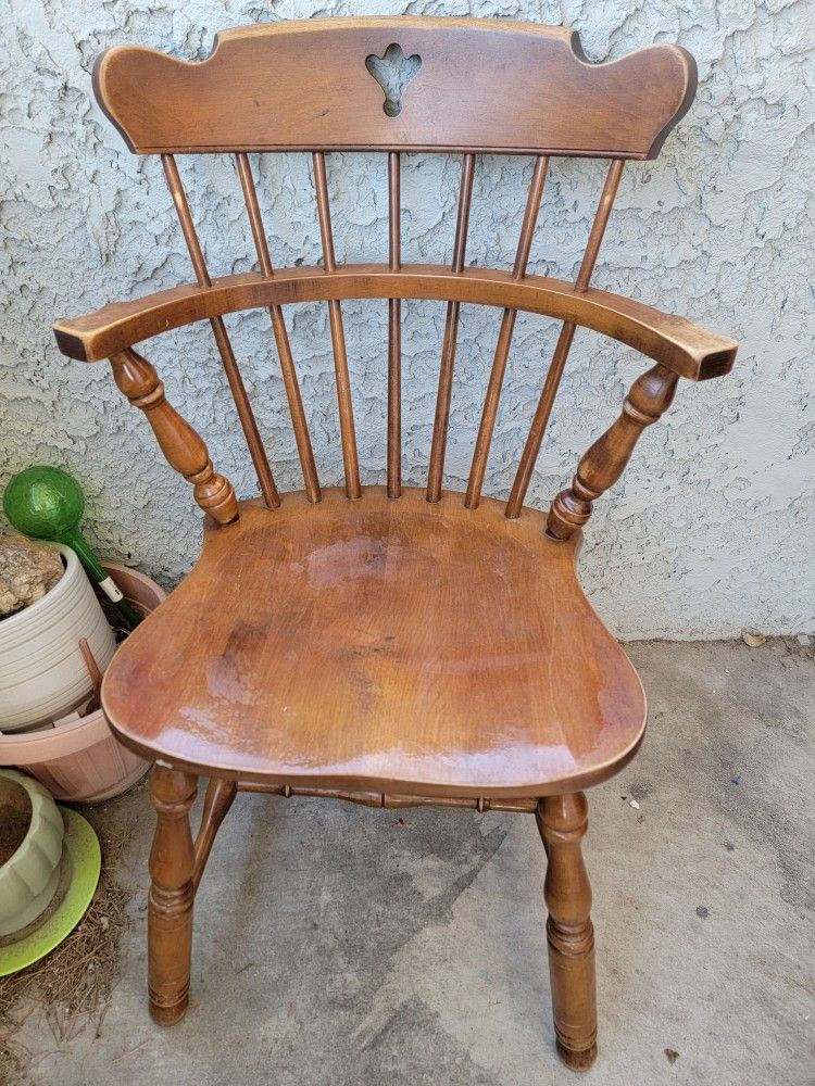 Vintage Ethan Allen Heirloom Nutmeg Colonial Style Comb Back Dining Chair