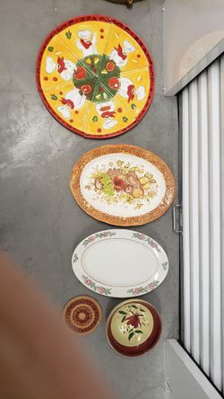 6 Piece Pizza Plate, 2 Large Platters, A Decorative Bowl And A Coster