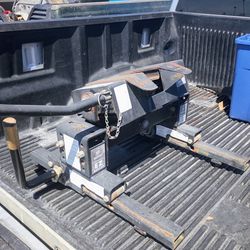 Husky 5th wheel trailer hitch