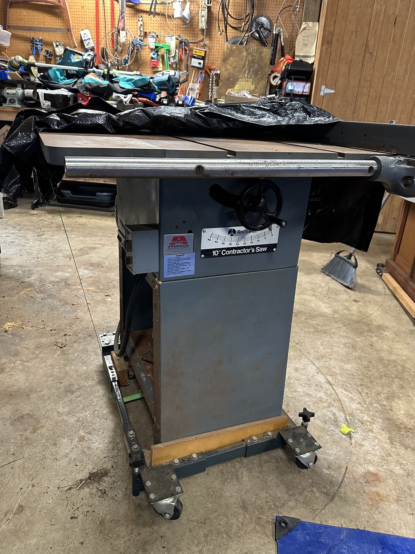 Rockwell 10” contractor table saw with extra blades and vac system.