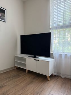 Modern TV Stand – Excellent Condition – $80