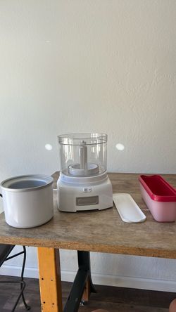 Cuisinart ice cream maker and ice cream container