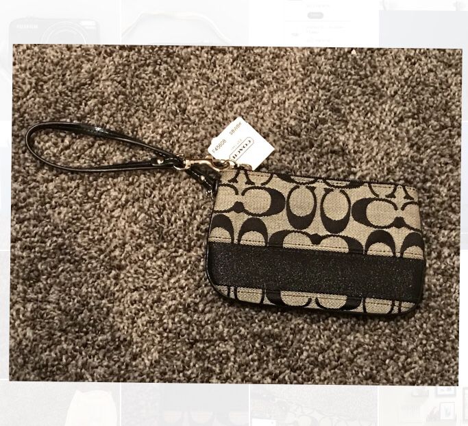 Coach wristlet new with tags