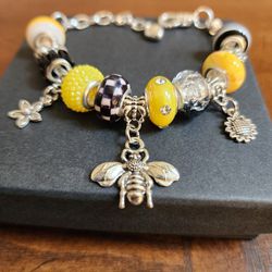Bee Chearm Bracelet 