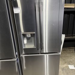 Brand new LG 33 in. W. 20 cu.ft. Smart 3-Door French Door Refrigerator Counter Depth MAX in Stainless Steel with Dual Ice Makers