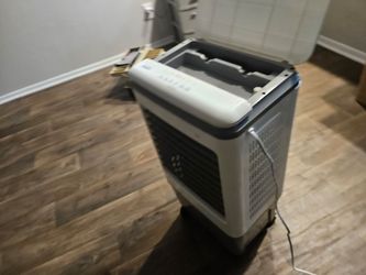 Rovsun evaporative cooler brand new out of box used for a week.