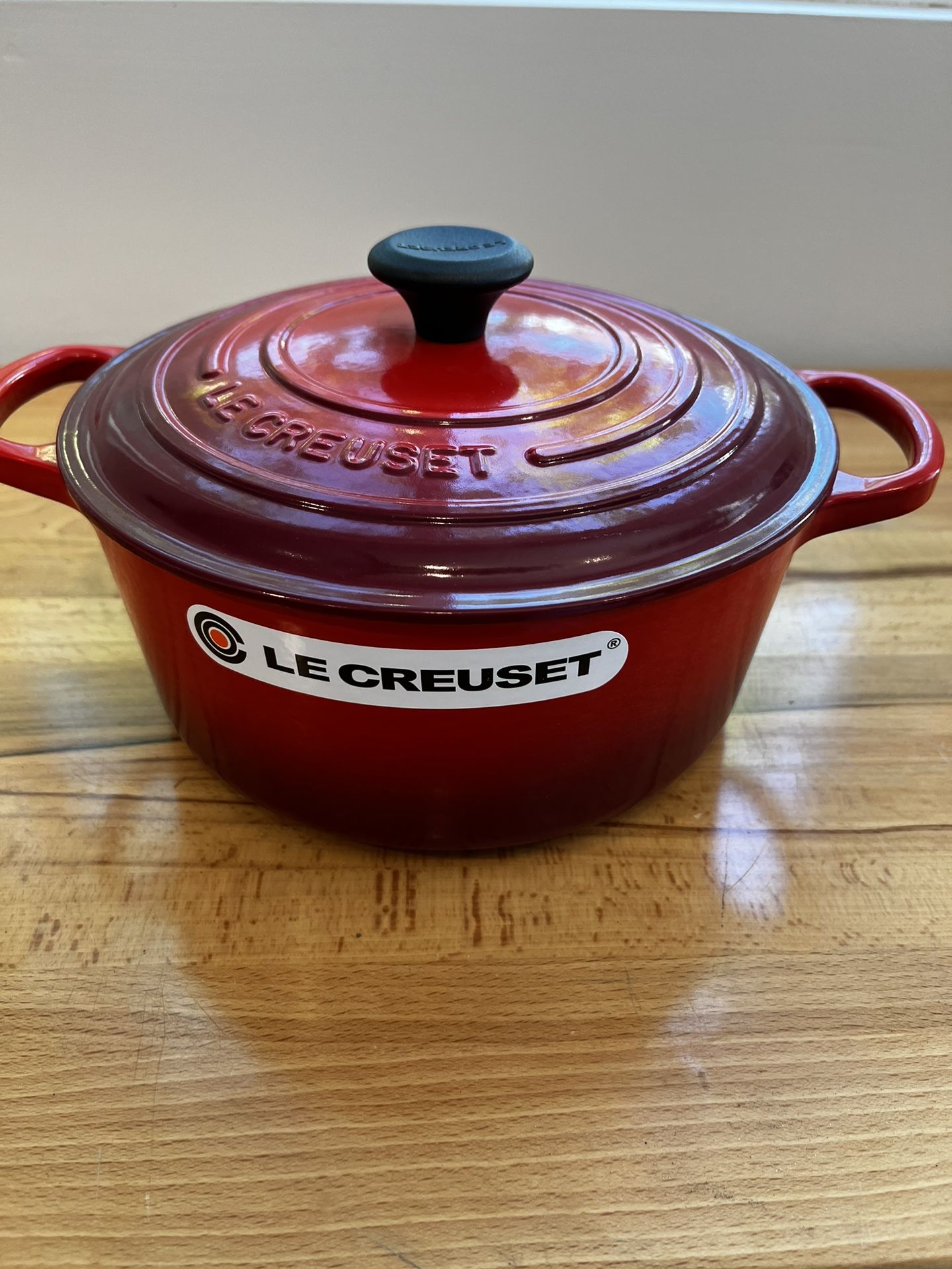 New Le Creuset Dutch Oven red 3.5 Quart