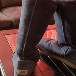 Ugg’s Size 10