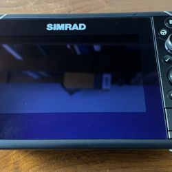 Simrad NSS7 EVO3 Fish Finder/Chart Plotter W/ Transducer