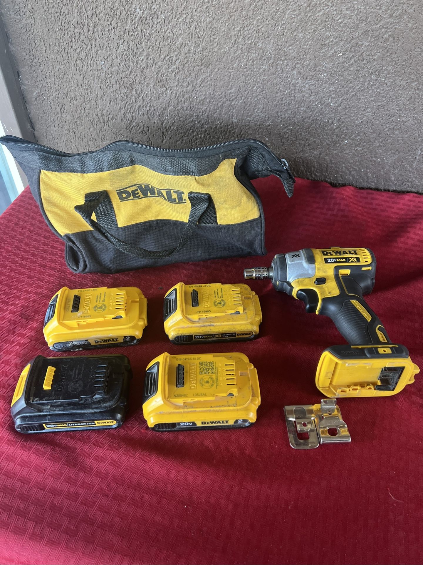 DeWalt DCF890 20V Max XR 3/8" Compact Impact Wrench With Four Batteries And Bag