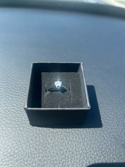 VVS1 Engagement Ring