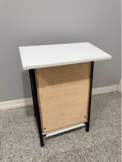 2-in-1 Cat Scratcher Side Table / End Table - Like New