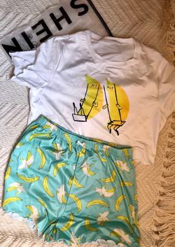 Shein banana pajamas size M