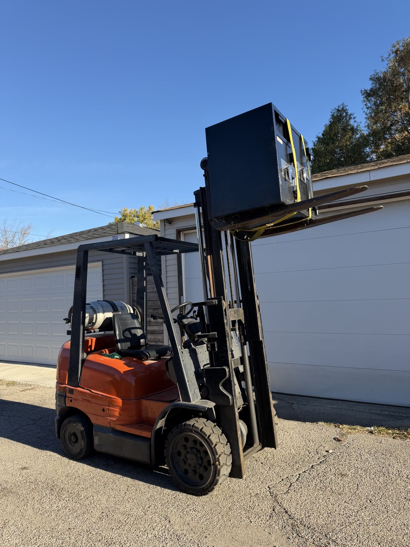 1996 Forklift Toyota 6feet High, Works Perfect