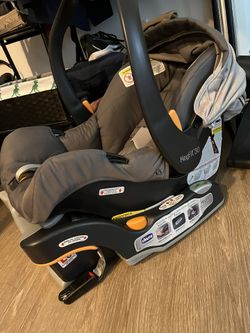 Chicco Car seat And Base