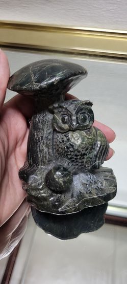 Jade Owl With Mushrooms carving