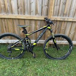 Giant Stance 2 (2018) Mountain Bike 