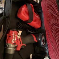Milwaukee 12 V Hammer Drill