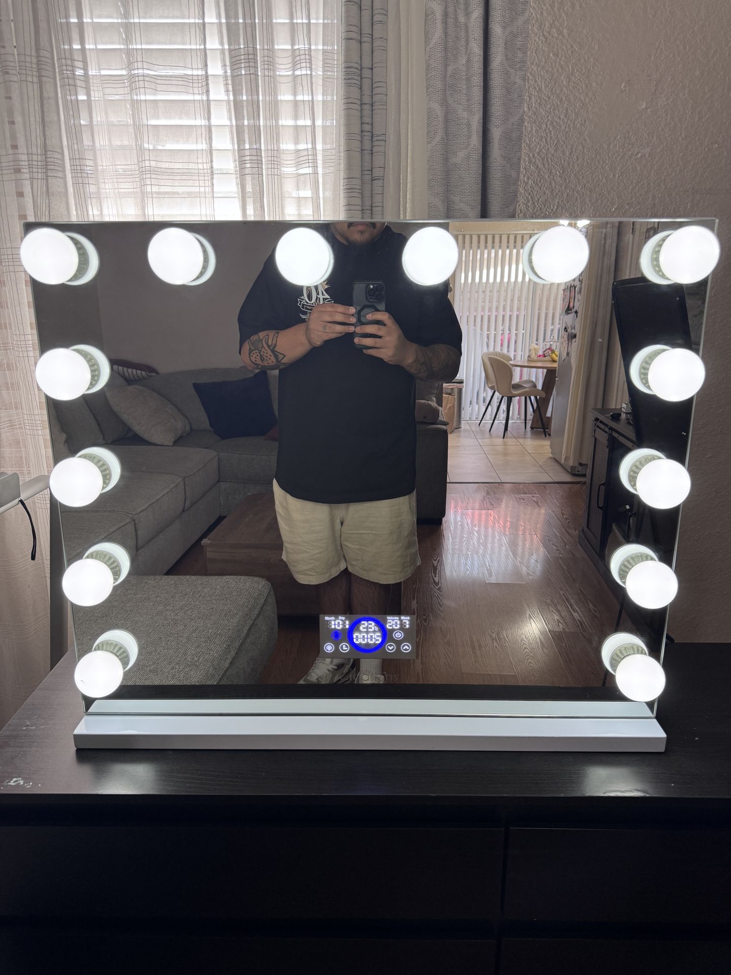 Beauty creations vanity mirror