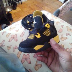Air Jordans Thunder 4s