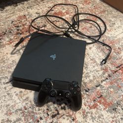 PS4 Slim 