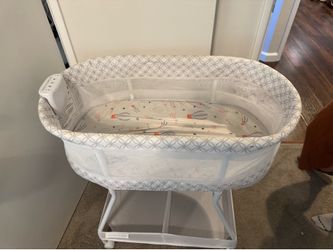 Delta Children Bassinet