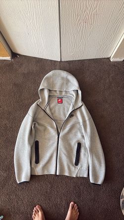 grey Nike tech size M