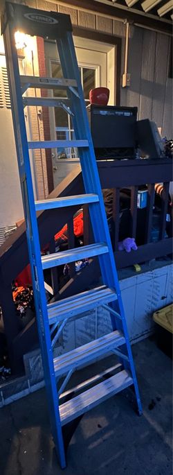 Werner fiberglass 8 foot A frame ladder 250 lbs capacity