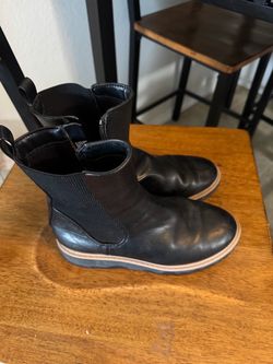 Girls black boots