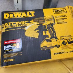 Dewalt ATOMIC 20-Volt Lithium-Ion Cordless 1/2 in. Compact Hammer Drill with 3.0Ah Battery, Charger and Bag