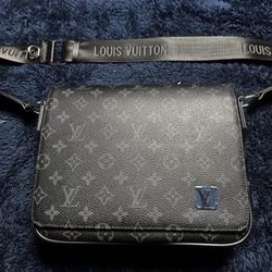 Louis Vuitton Messenger Bag