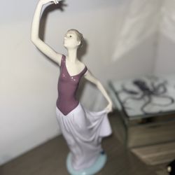 Nao Dance Figurine