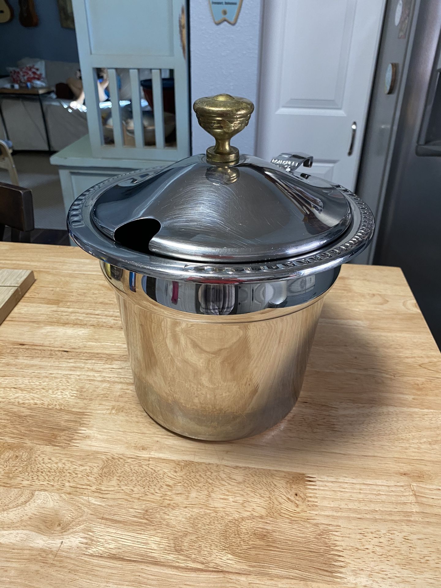 Bon Chef soup Tureen with lid
