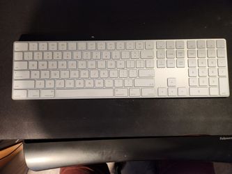Apple Magic Keyboard with Numeric Keypad With touch id.