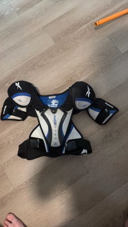 Hockey shoulder pads