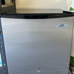 SPT Mini Freezer