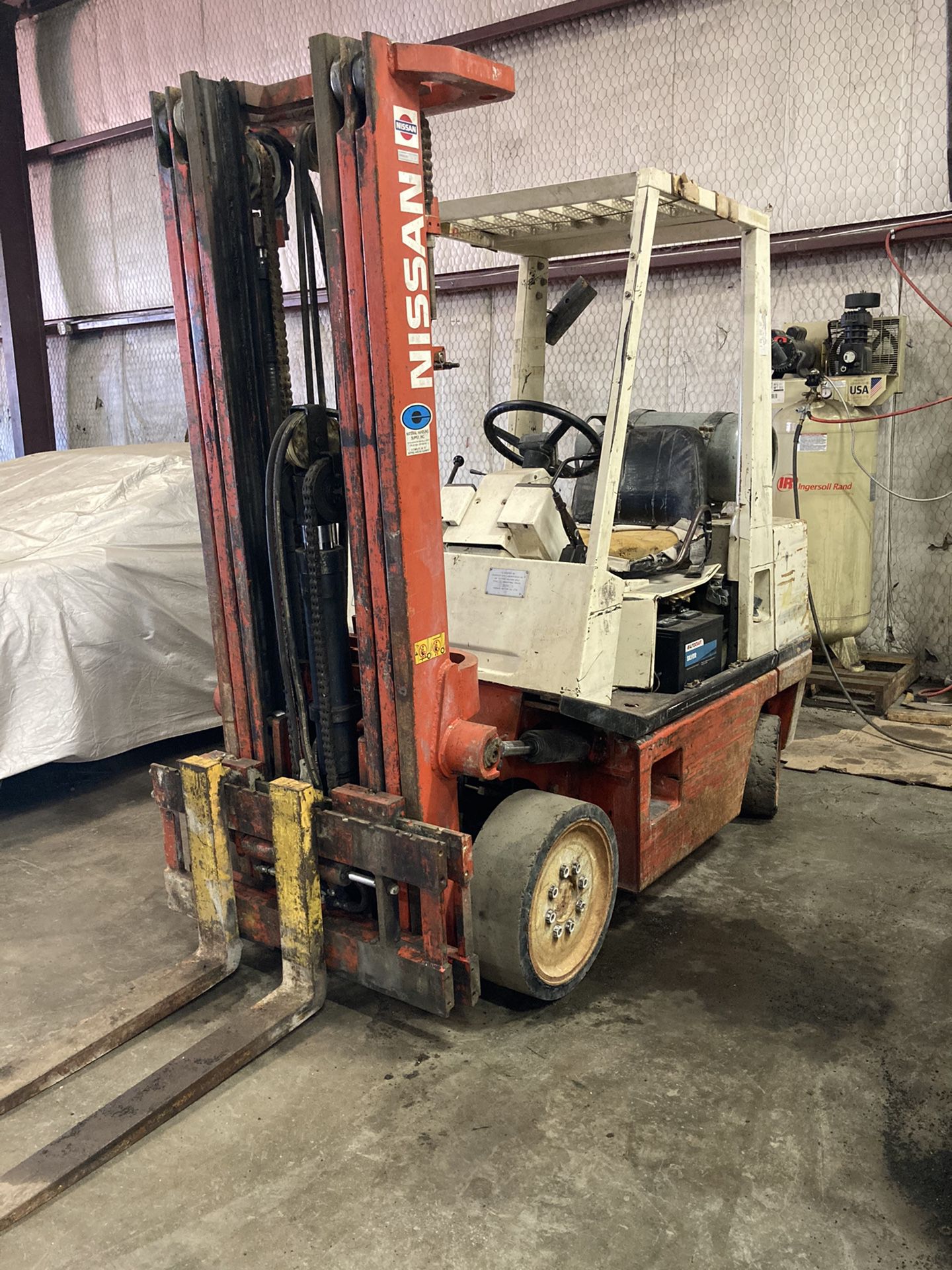 Nissan forklift 5000 lbs capacity