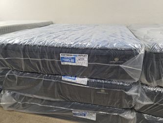 Serta Cobalt Pillowtop King Mattress New!
