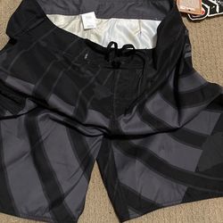 Quicksilver Shorts Size 34