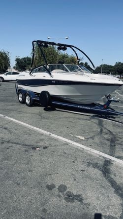 2002 Four Winns Boat