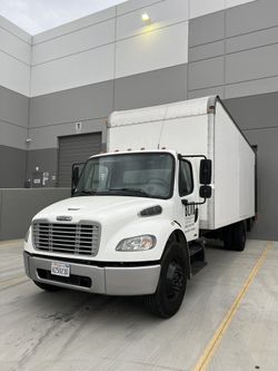 Freightliner Box Truck 24ft With Liftgate