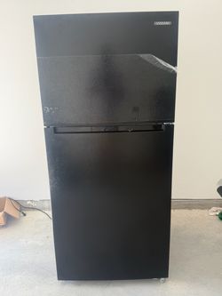 Vissani Refrigerator – Like New – Excellent Condition