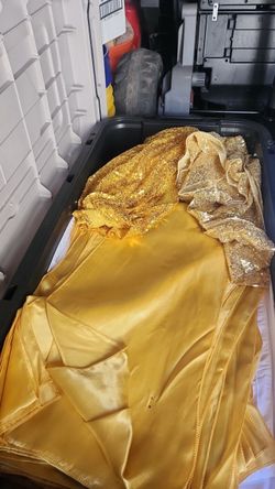 Gold table strips