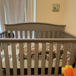 4in1 Crib Does Not Come With Mattress. 300$ OBO 