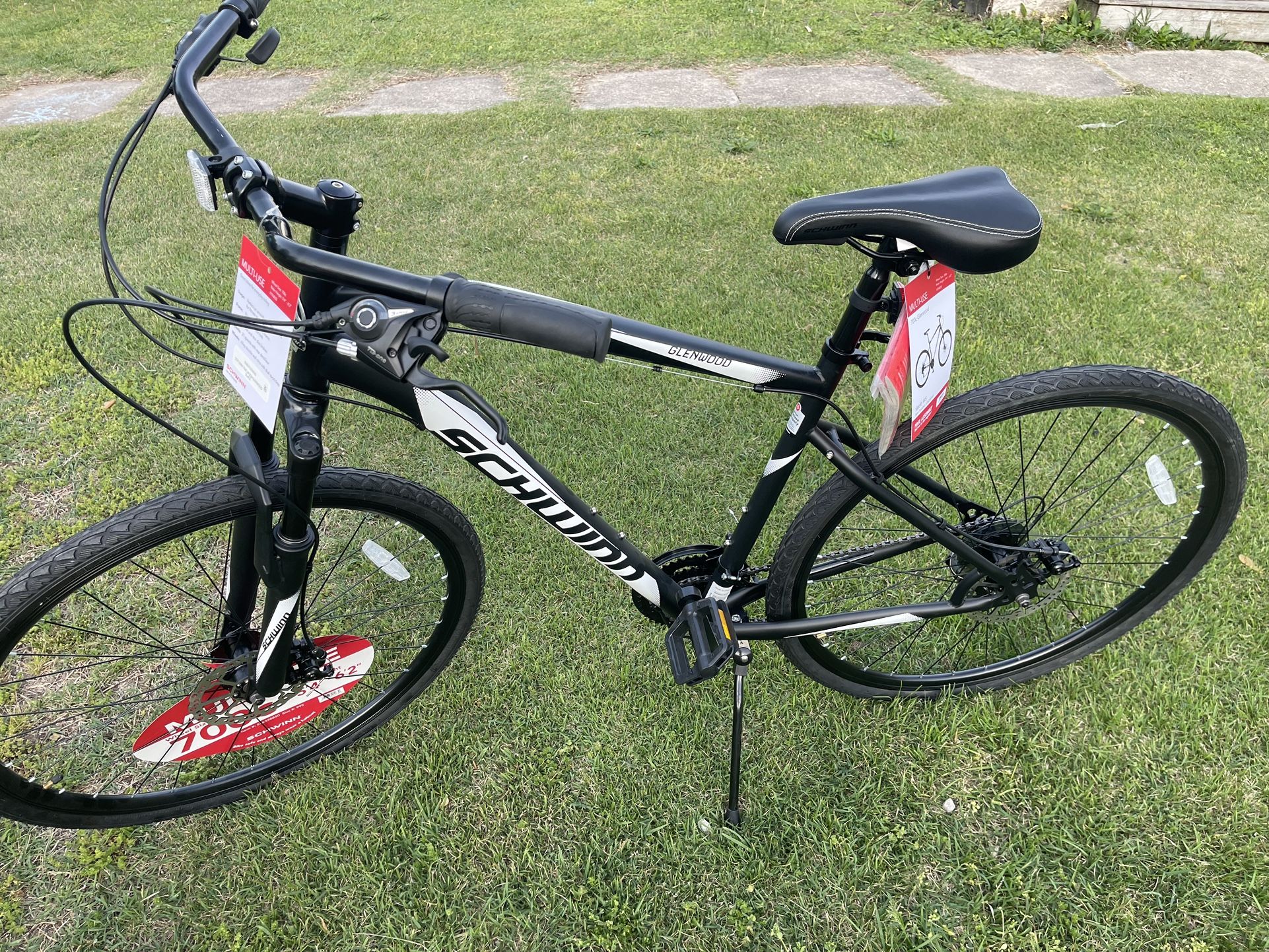 Brand new-Never been used Schwinn 700c Glenwood Hybrid Bike,21 speed 2 disck brake,frame size 19