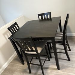 Living Spaces Table With 4 Chairs 