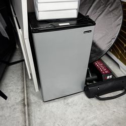 Magic Chef Mini Fridge