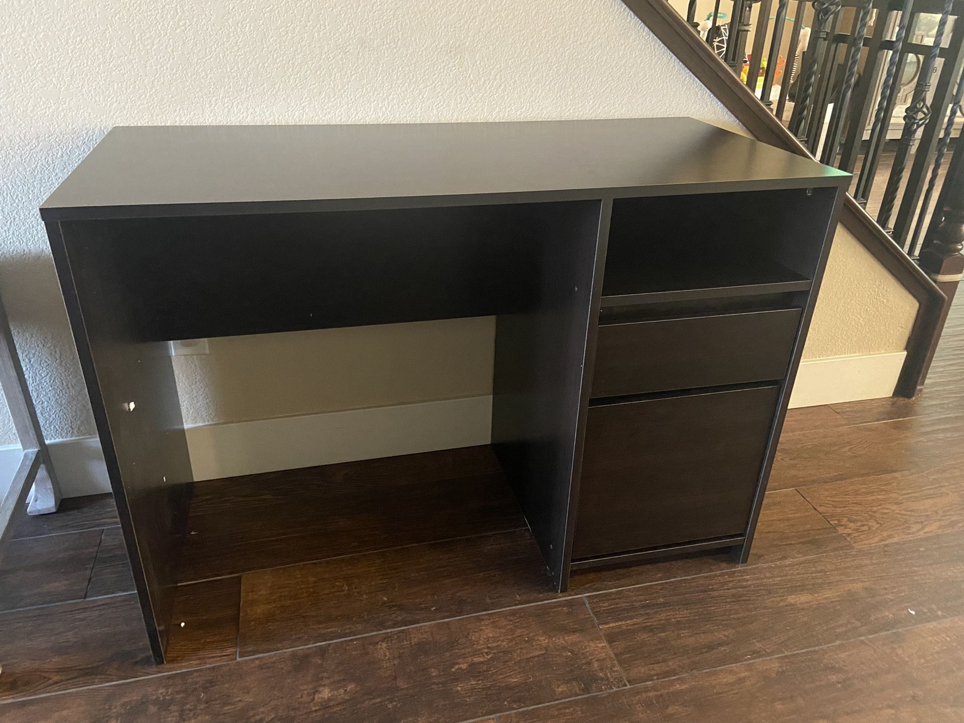Room Essentials Desk *new*