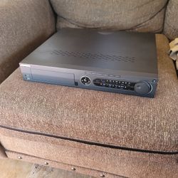 Hikvision DS-7732NI-K4/16P 32-Channel (16-Channel PoE) Network Video Recorder