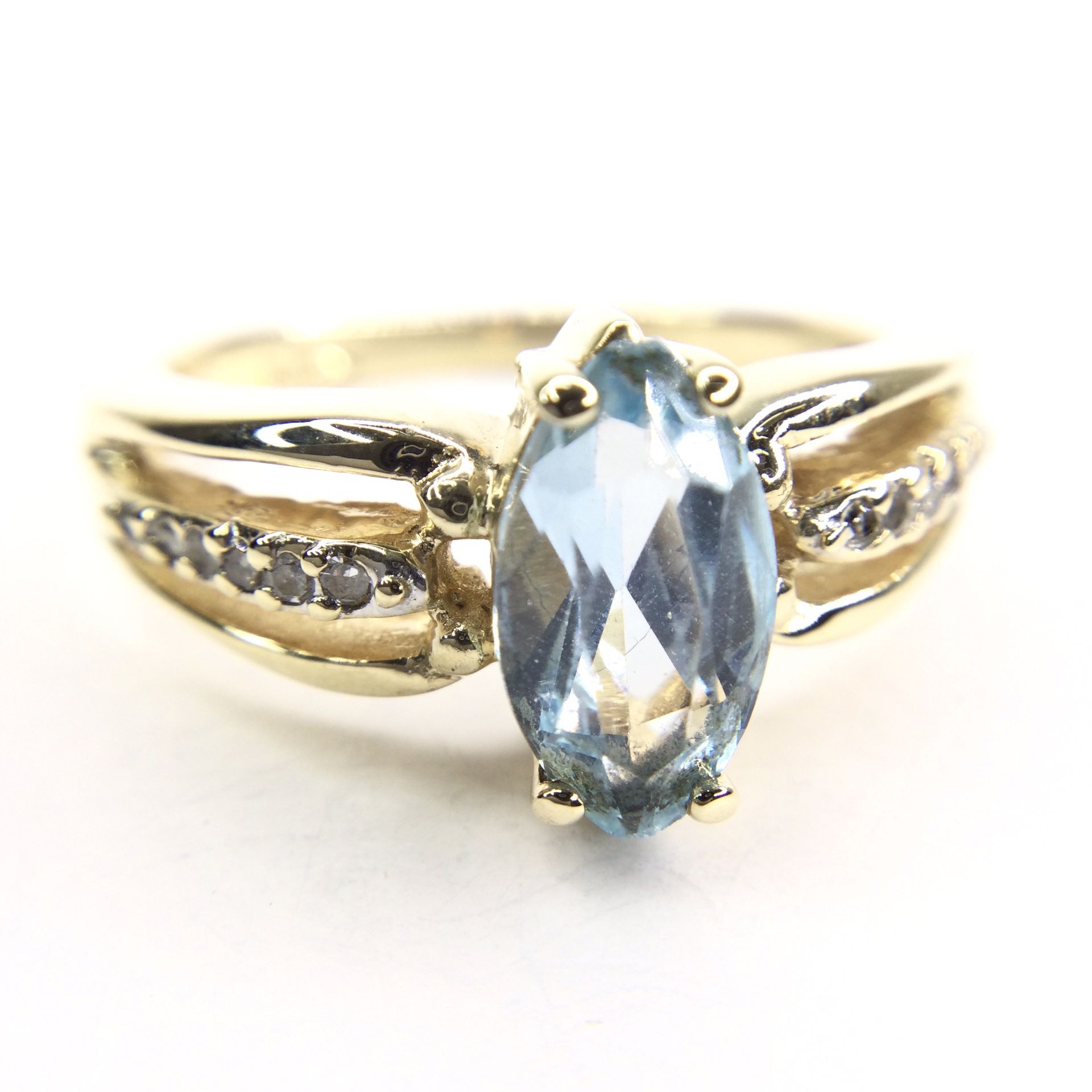 10K Aquamarine & Diamond Gold Ring 